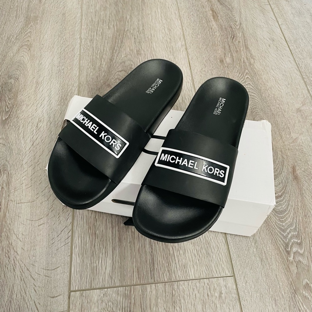NEW Michael Kors Logo Slippers Sandals Size 8